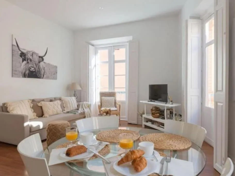 Chic Casa Cathedral At Calle Fresca 2-Bedroom Apartment In Malaga City Center
