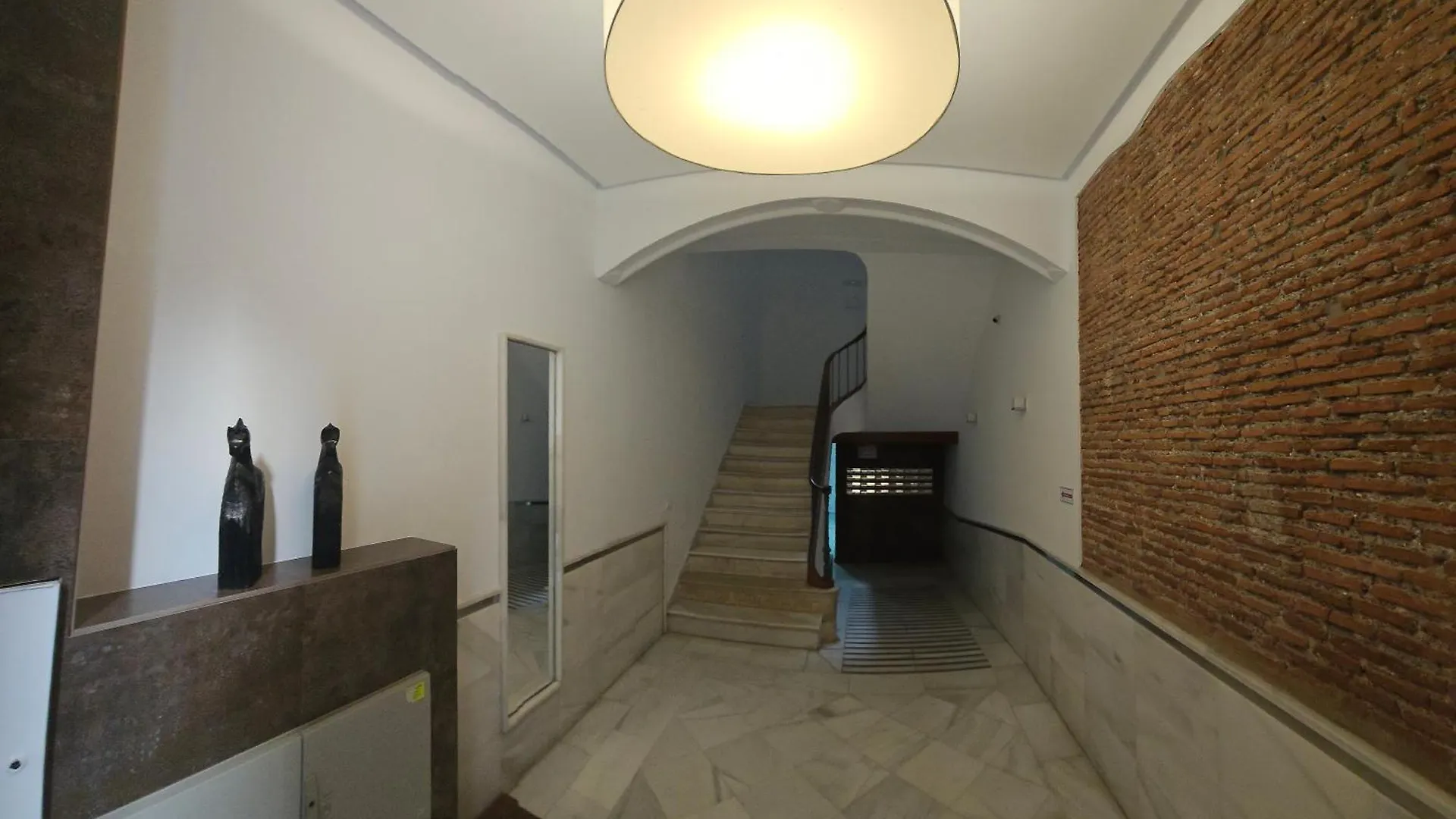 Chic Casa Cathedral At Calle Fresca 2-Bedroom Apartment In Malaga City Center Spain
